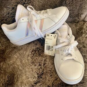 NWT Adidas grand court Size 6 1/2 shoes.